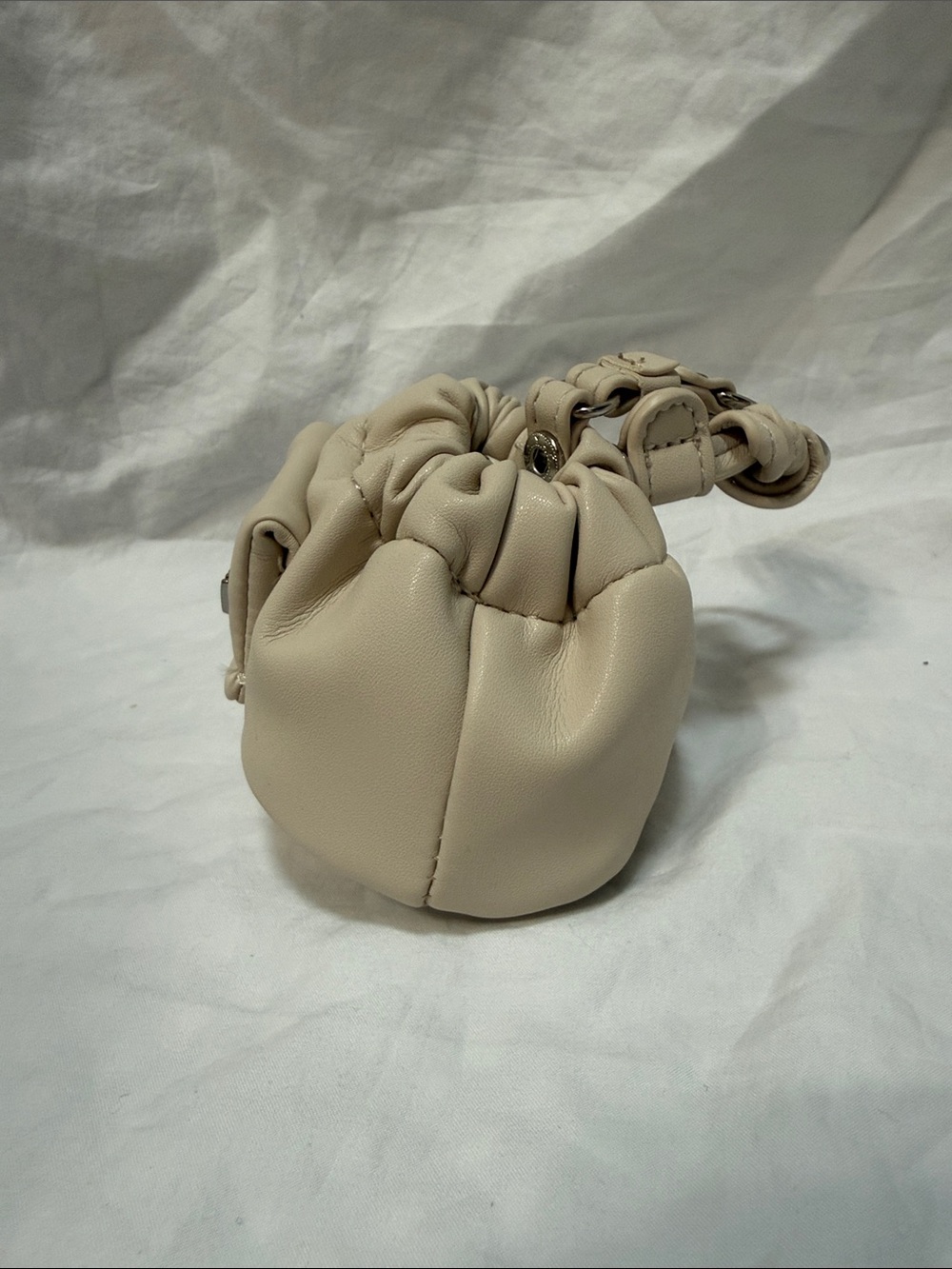 NWOT Women’s Steve Madden Cream Mini Drawstring Pouch Bag Keychain. One Size. - Picture 5 of 7